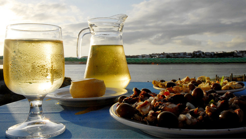 Mesa com vista para o rio