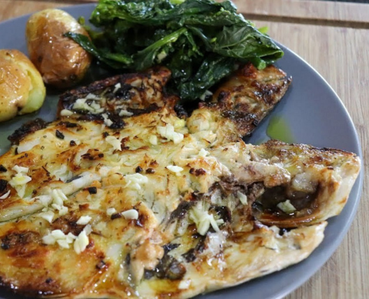 Prato de peixe assado